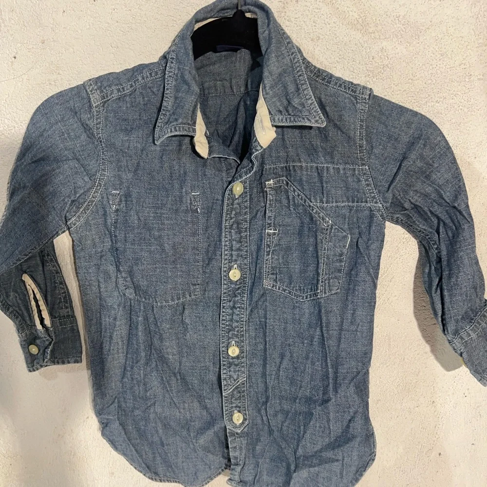 Gap button down light denim chambray shirt boys